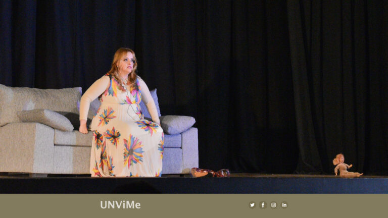 La Universidad vibró entre risas con un espectáculo internacional